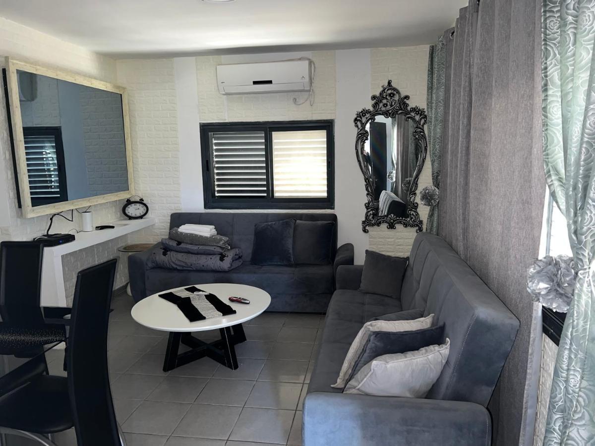 Housing Unit In The Moshav Apartamento Mishmār Hāyardin Exterior foto